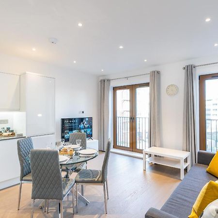 St Albans 2 Bed Luxury City Apartment, 5 Mins Walk To Train & Allocated Parking Buitenkant foto