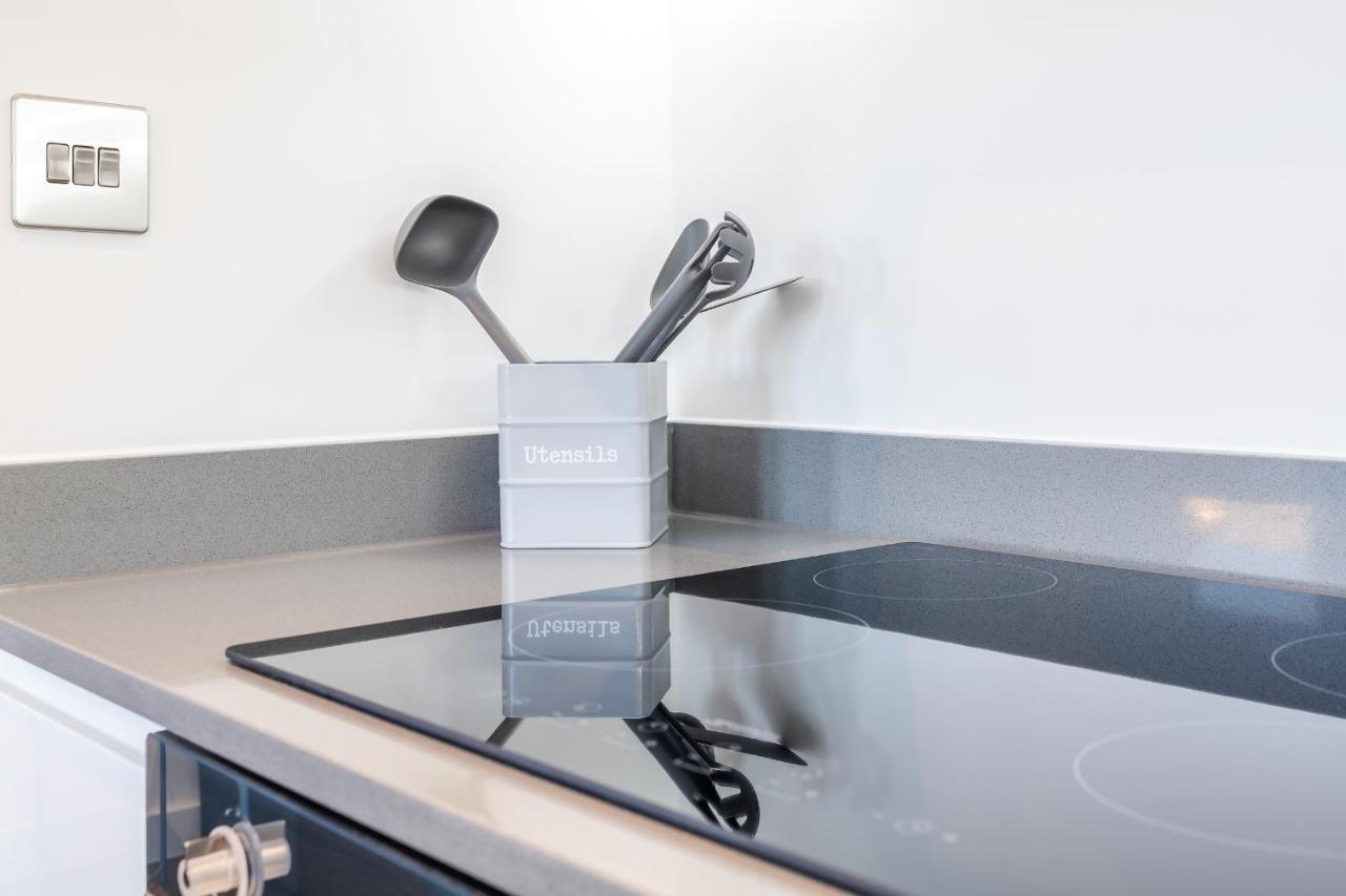 St Albans 2 Bed Luxury City Apartment, 5 Mins Walk To Train & Allocated Parking Buitenkant foto