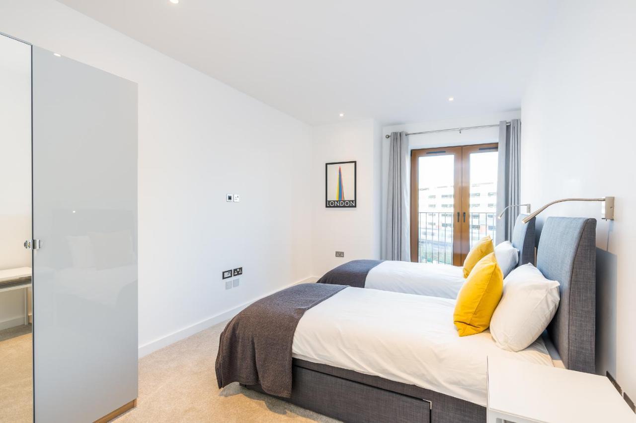 St Albans 2 Bed Luxury City Apartment, 5 Mins Walk To Train & Allocated Parking Buitenkant foto