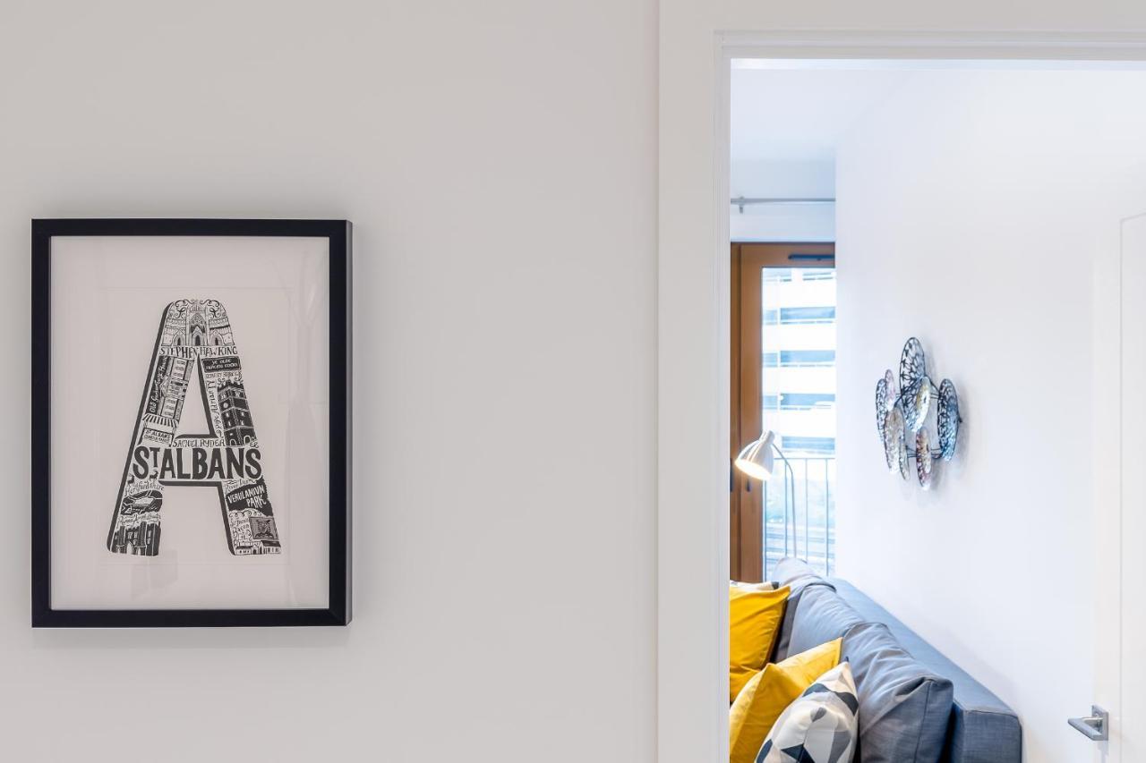 St Albans 2 Bed Luxury City Apartment, 5 Mins Walk To Train & Allocated Parking Buitenkant foto