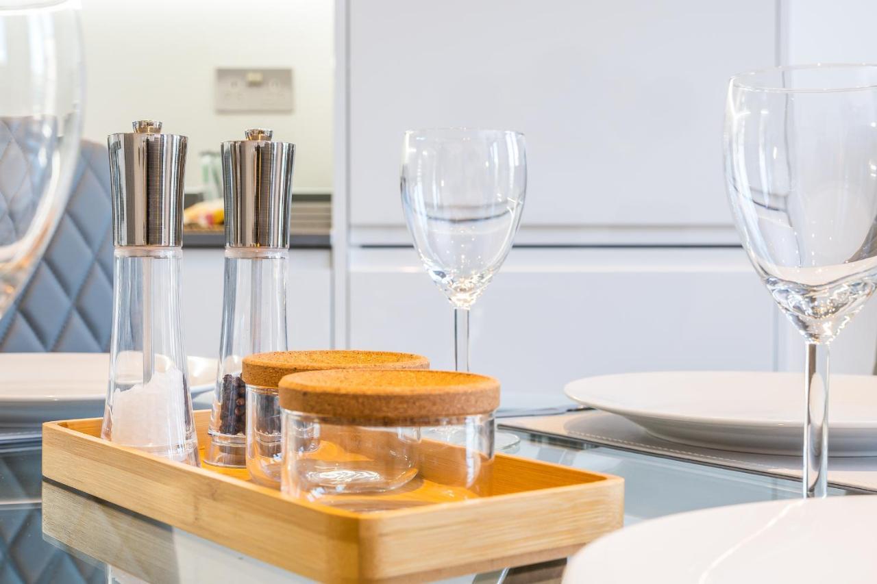 St Albans 2 Bed Luxury City Apartment, 5 Mins Walk To Train & Allocated Parking Buitenkant foto