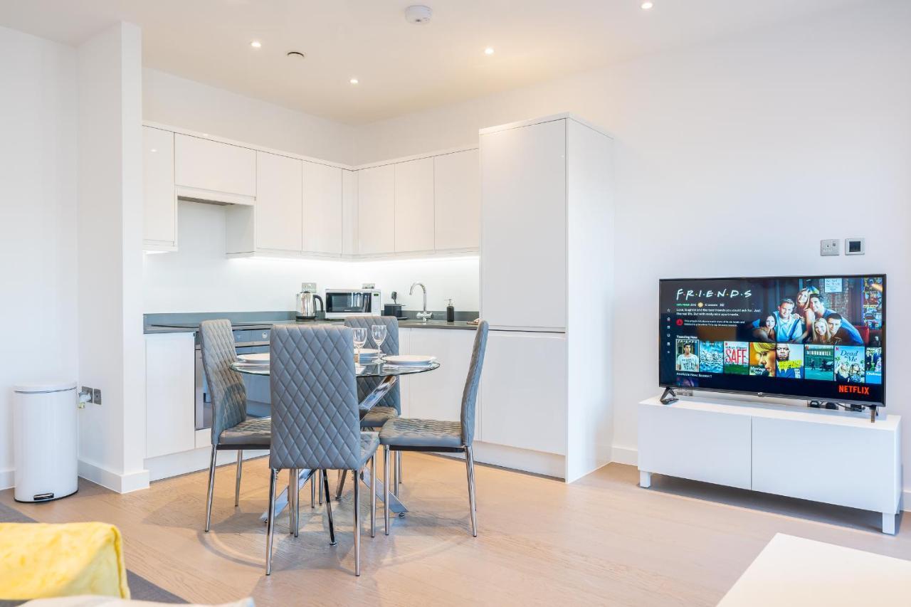 St Albans 2 Bed Luxury City Apartment, 5 Mins Walk To Train & Allocated Parking Buitenkant foto