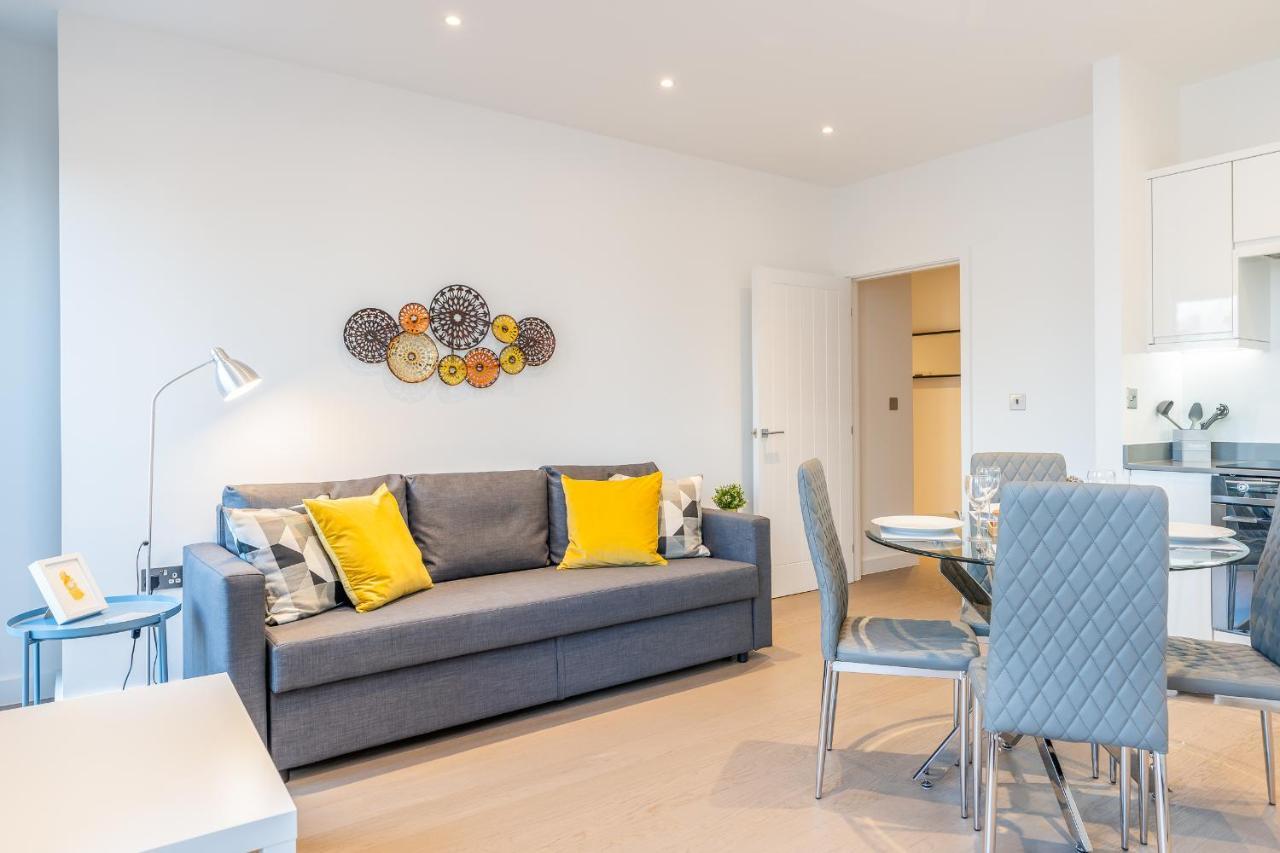 St Albans 2 Bed Luxury City Apartment, 5 Mins Walk To Train & Allocated Parking Buitenkant foto