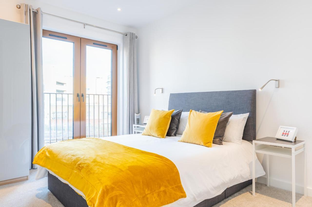 St Albans 2 Bed Luxury City Apartment, 5 Mins Walk To Train & Allocated Parking Buitenkant foto