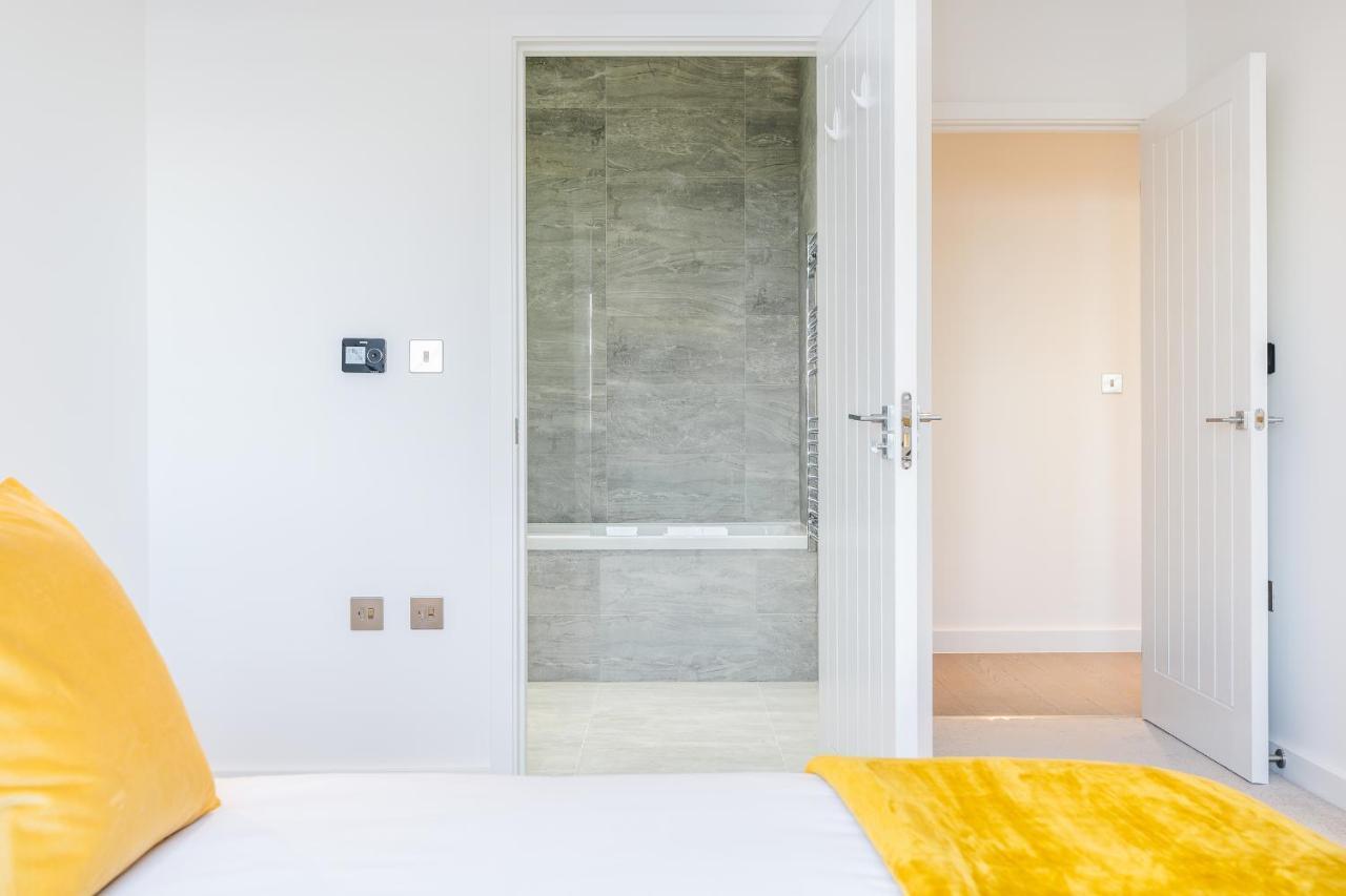 St Albans 2 Bed Luxury City Apartment, 5 Mins Walk To Train & Allocated Parking Buitenkant foto