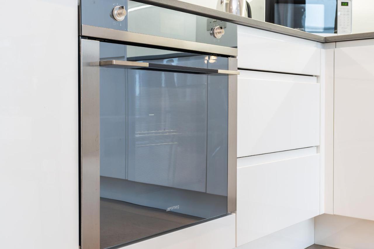 St Albans 2 Bed Luxury City Apartment, 5 Mins Walk To Train & Allocated Parking Buitenkant foto